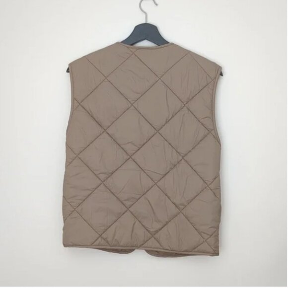 Mango quilted puffer vest size XS in great shape. - Picture 5 of 5